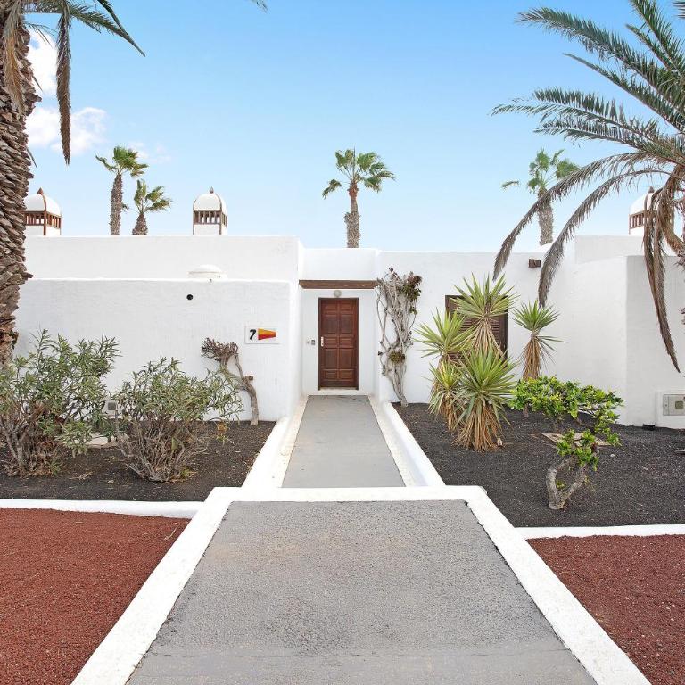 Puerto Chico 7 - Two-Bedroom Deluxe Apartment with Ocean View - 22