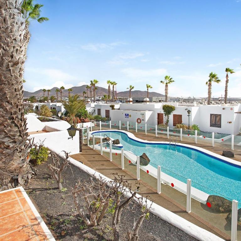 Puerto Chico 7 - Two-Bedroom Deluxe Apartment with Ocean View - 18