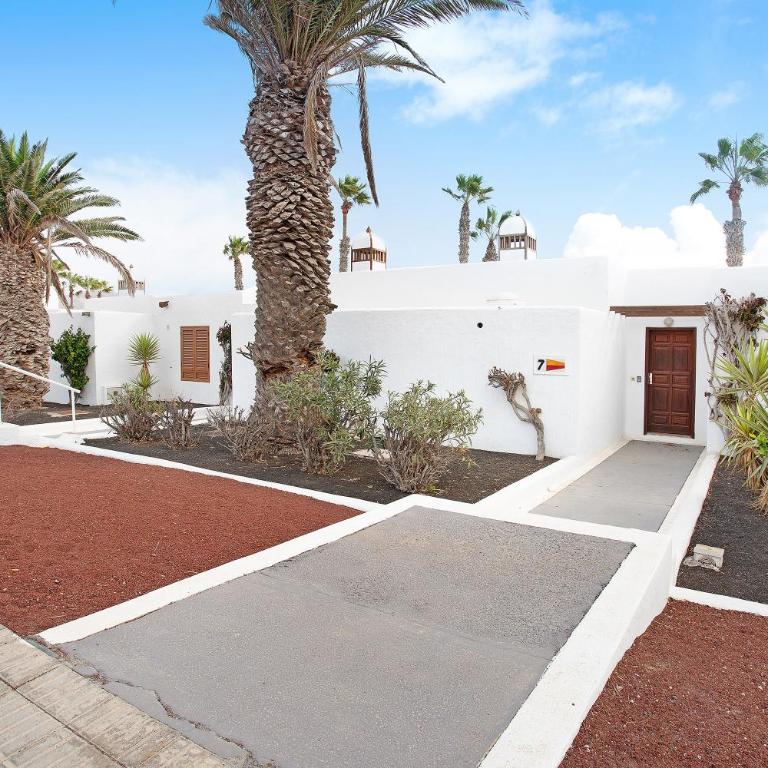 Puerto Chico 7 - Two-Bedroom Deluxe Apartment with Ocean View - 20