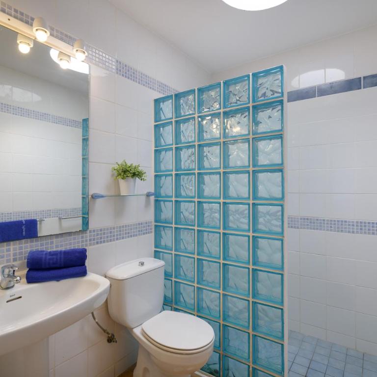 Puerto Chico 7 - Two-Bedroom Deluxe Apartment with Ocean View - 29