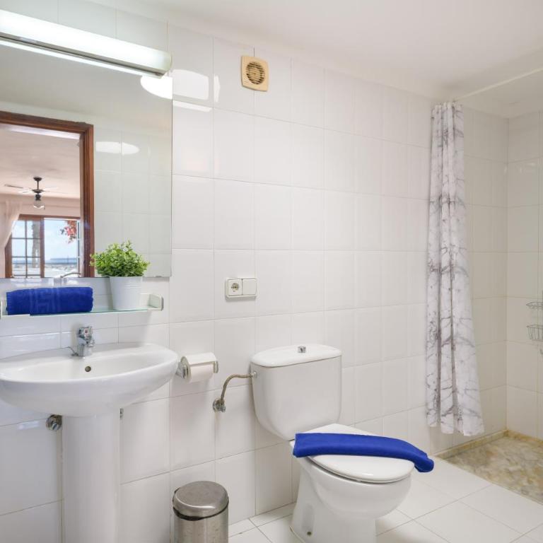 Puerto Chico 7 - Two-Bedroom Deluxe Apartment with Ocean View - 31