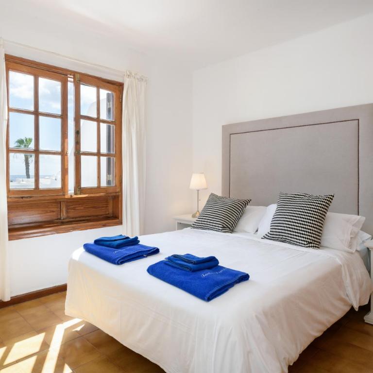 Puerto Chico 7 - Two-Bedroom Deluxe Apartment with Ocean View - 26