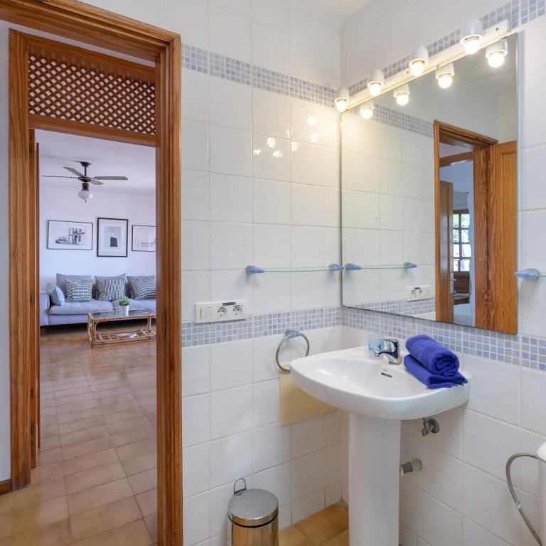 Puerto Chico 7 - Two-Bedroom Deluxe Apartment with Ocean View - 30