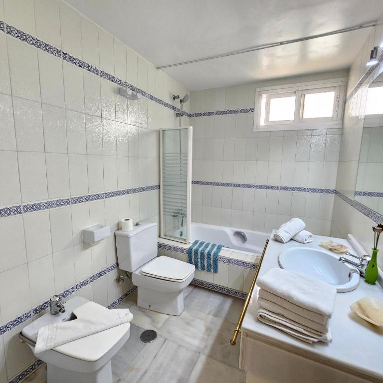 Apartamento Las Terrazas - Three-Bedroom Apartment with Water View - 18