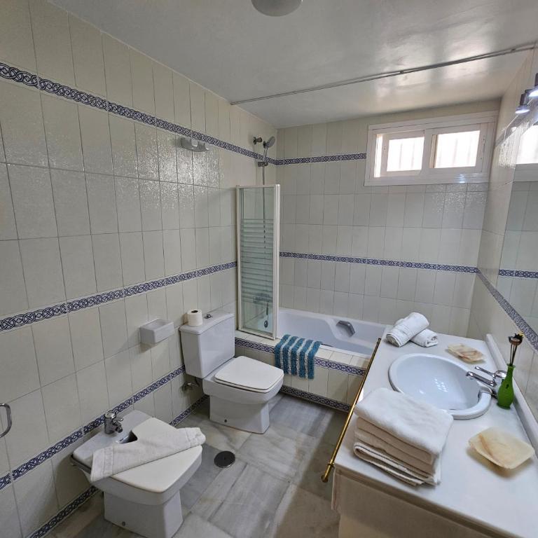 Apartamento Las Terrazas - Three-Bedroom Apartment with Water View - 17