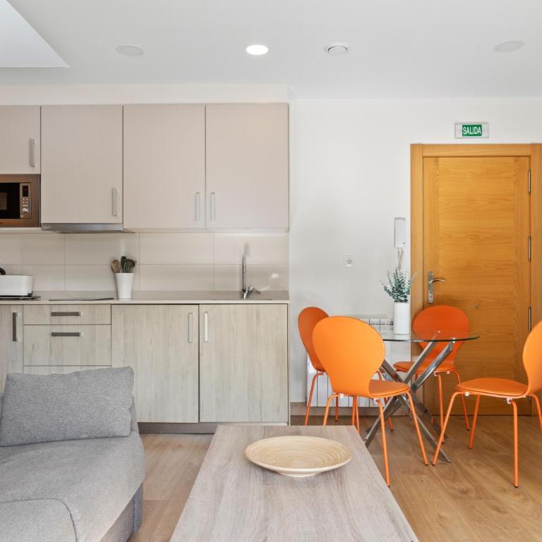 2 Plazas 3 Ballota sin jardin B - Superior One-Bedroom Apartment with Balcony - 7