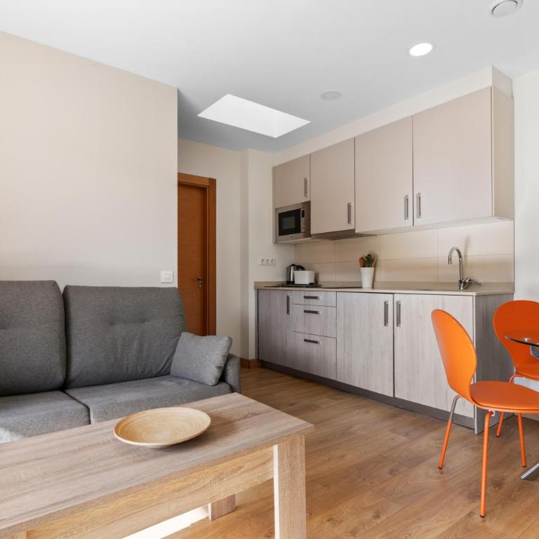 2 Plazas 3 Ballota sin jardin B - Superior One-Bedroom Apartment with Balcony - 16