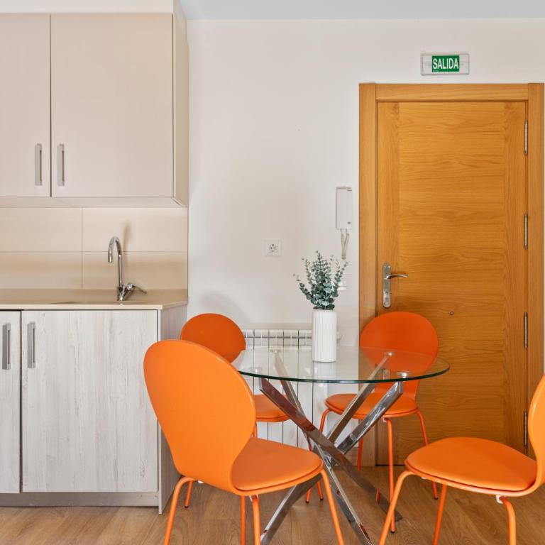 2 Plazas 3 Ballota sin jardin B - Superior One-Bedroom Apartment with Balcony - 6