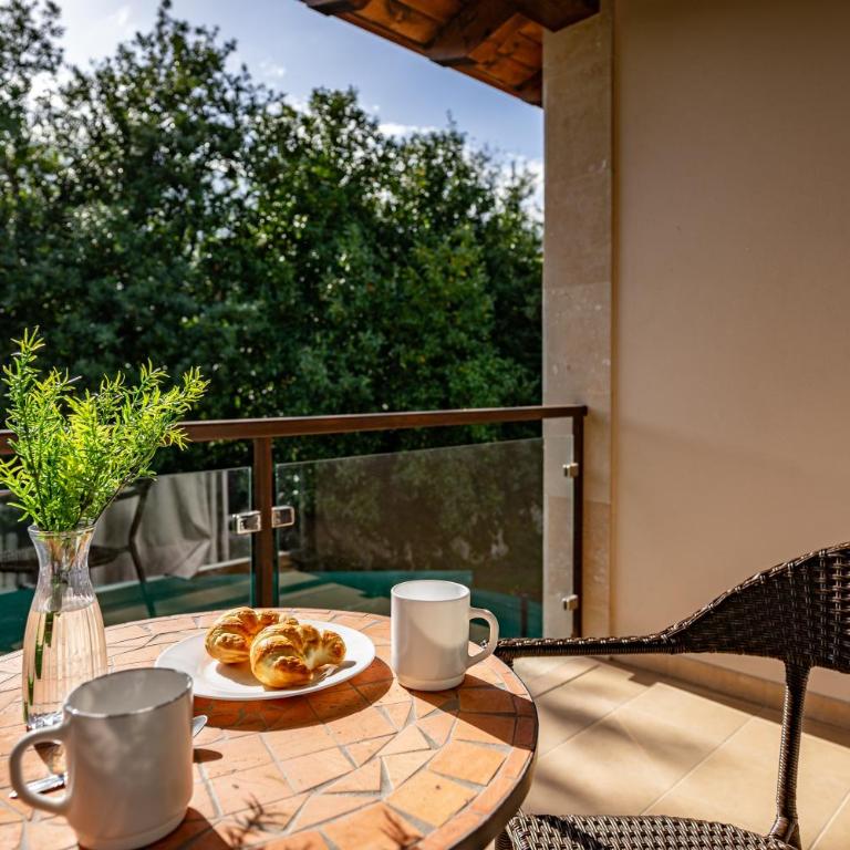 2 Plazas 3 Ballota sin jardin B - Superior One-Bedroom Apartment with Balcony - 1