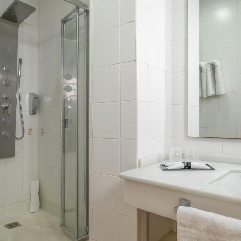 Hostal Santa Catalina - Habitación Doble Deluxe con ducha - 4