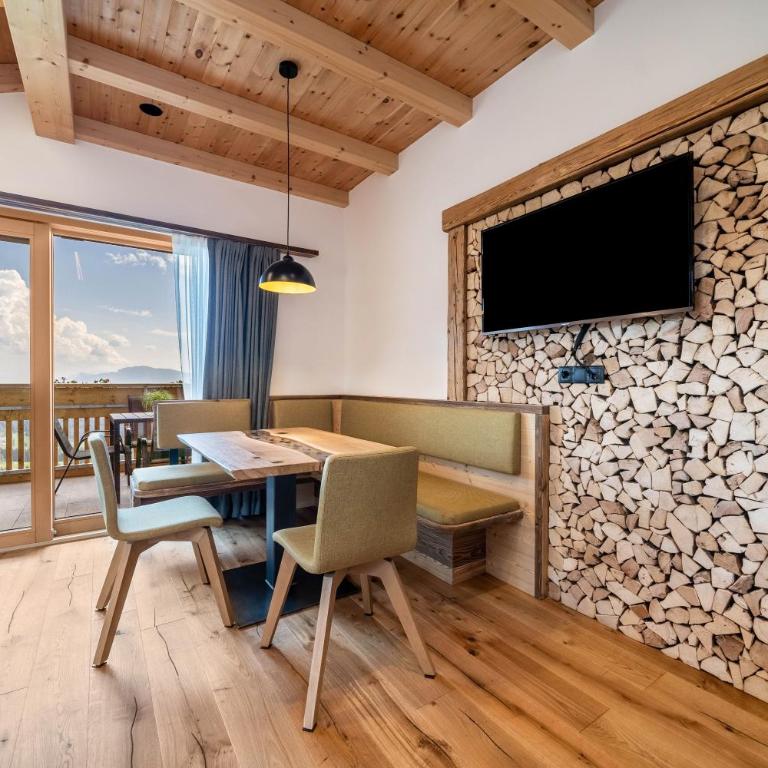 Haughof Apartement Lärchenweide - Two-Bedroom Deluxe Apartment with Garden View - 2