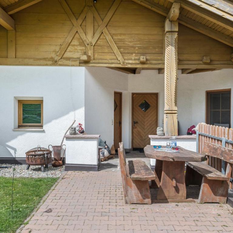 Stofnerhof Alpenherz - Two-Bedroom Deluxe Apartment with Garden View - 23