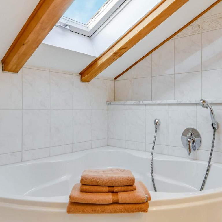 Katharinenhof Ferienwohnung Zugspitze (5) - Deluxe Apartment mit Balkon und 2 Schlafzimmern - 11