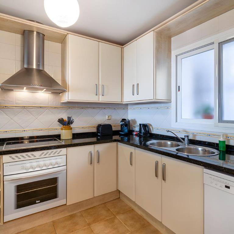 Luci by The Sea - Two-Bedroom Deluxe Apartment with Ocean View - 9