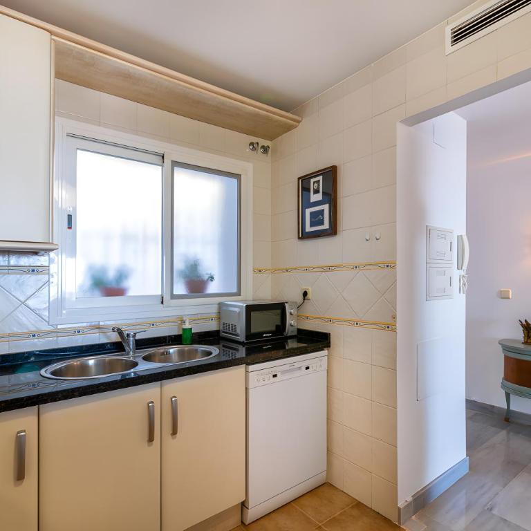 Luci by The Sea - Two-Bedroom Deluxe Apartment with Ocean View - 13