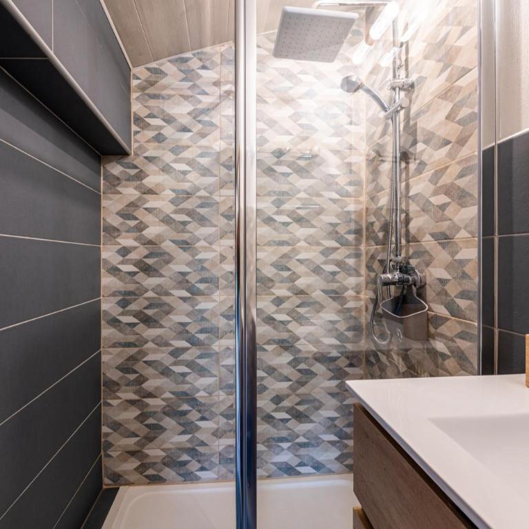 Appartement Les Genevriers - Deluxe Apartment mit Balkon und 2 Schlafzimmern - 23
