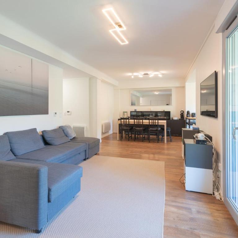 Superbe Appartement rénové - Three-Bedroom Premium Apartment with Balcony - 1