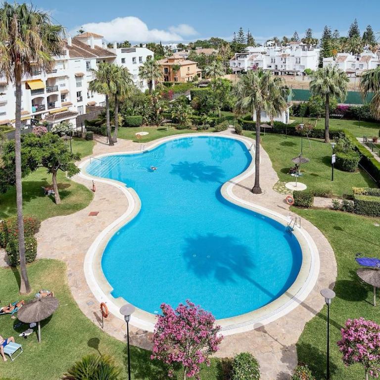 Marbella Beach San Pedro - Two-Bedroom Deluxe Apartment with Garden View - 20