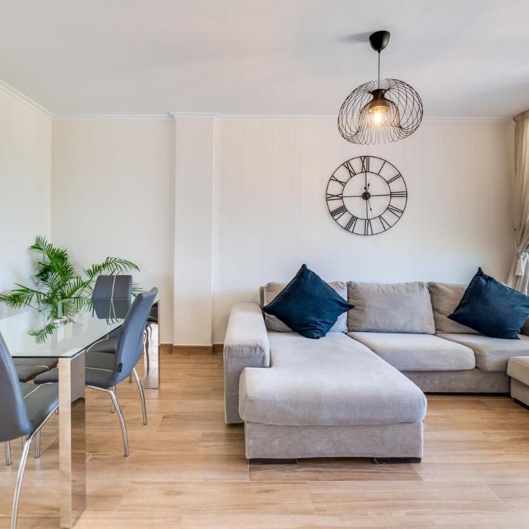 Marbella Beach San Pedro - Two-Bedroom Deluxe Apartment with Garden View - 4