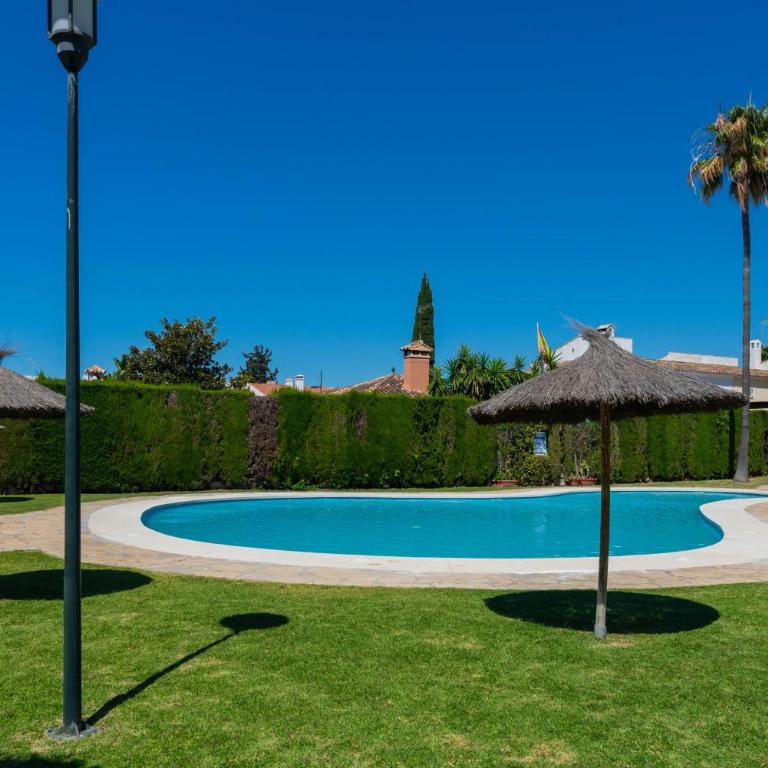 Marbella Beach San Pedro - Two-Bedroom Deluxe Apartment with Garden View - 21