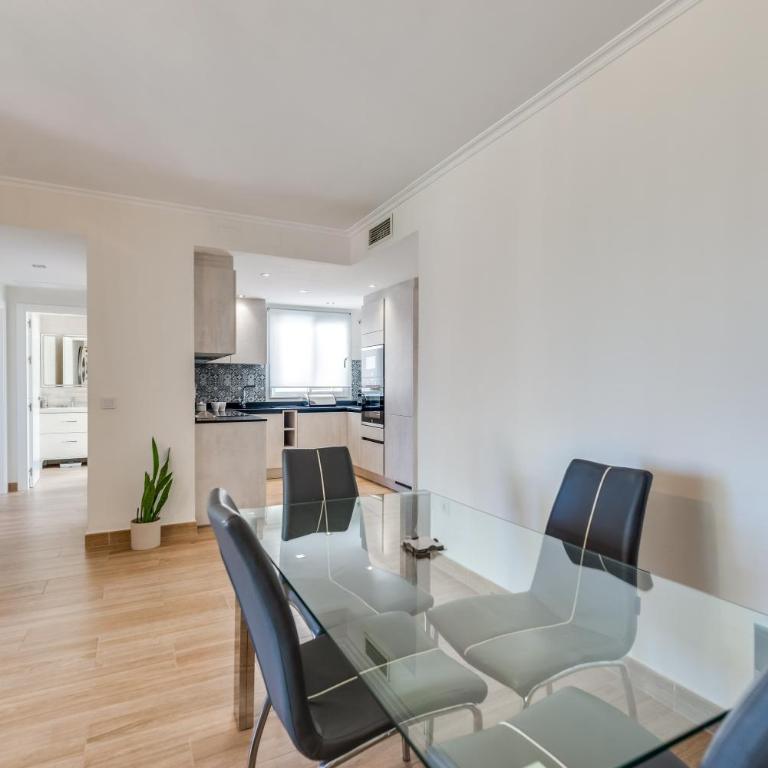 Marbella Beach San Pedro - Two-Bedroom Deluxe Apartment with Garden View - 6