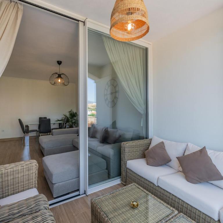 Marbella Beach San Pedro - Two-Bedroom Deluxe Apartment with Garden View - 18