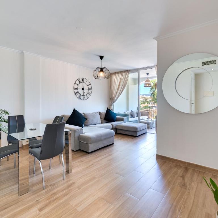Marbella Beach San Pedro - Two-Bedroom Deluxe Apartment with Garden View - 16