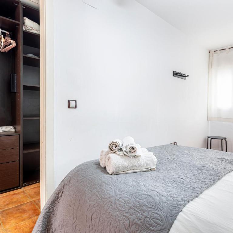 Torres De Quart Tu Casa - Two-Bedroom Deluxe Apartment with Balcony - 12