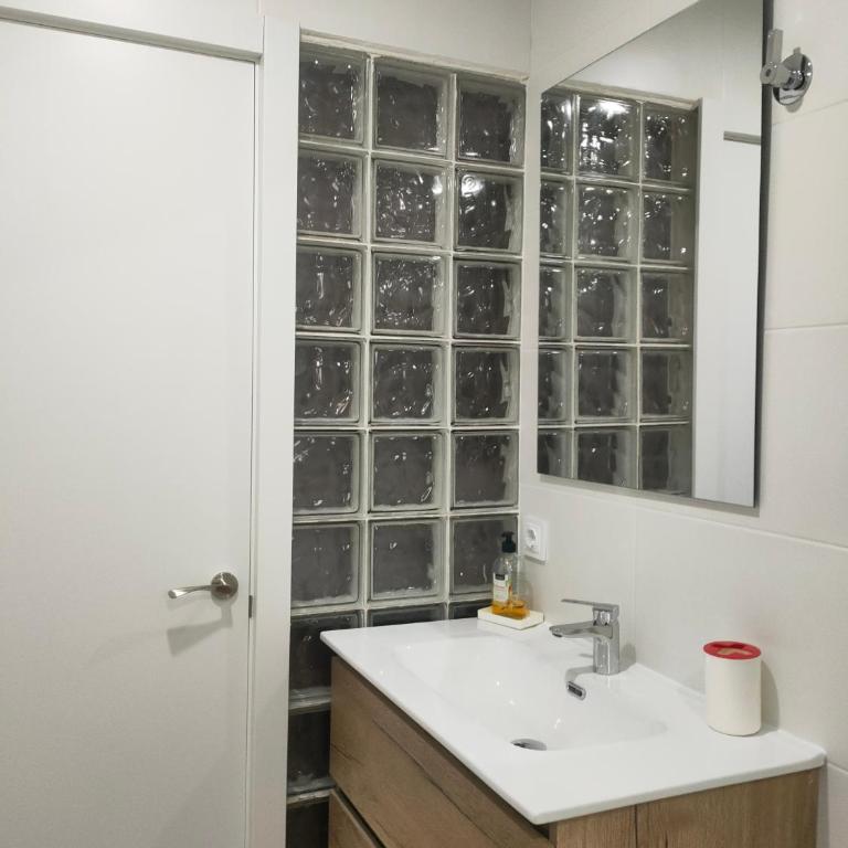 Torres De Quart Tu Casa - Two-Bedroom Deluxe Apartment with Balcony - 30