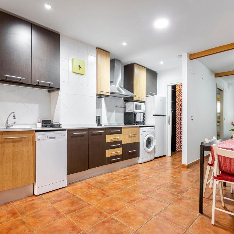 Torres De Quart Tu Casa - Two-Bedroom Deluxe Apartment with Balcony - 7