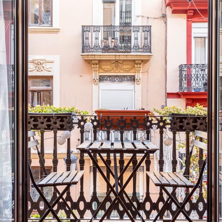Torres De Quart Tu Casa - Two-Bedroom Deluxe Apartment with Balcony - 2