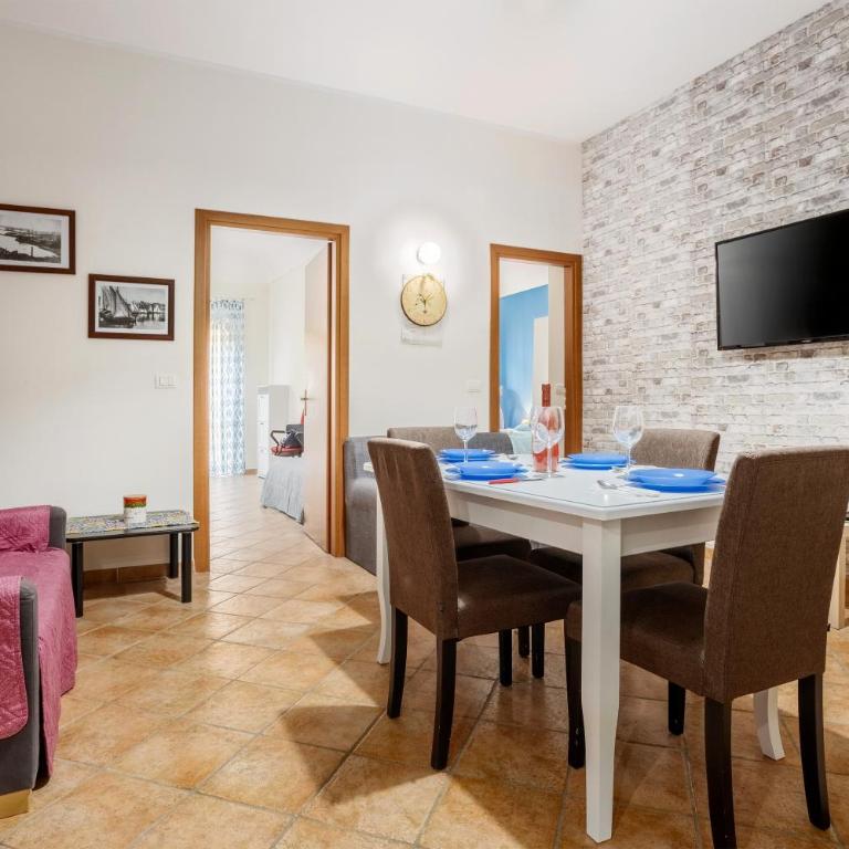 La casa di Faby - Appartamento Deluxe con 2 Camere da Letto e Balcone - 13