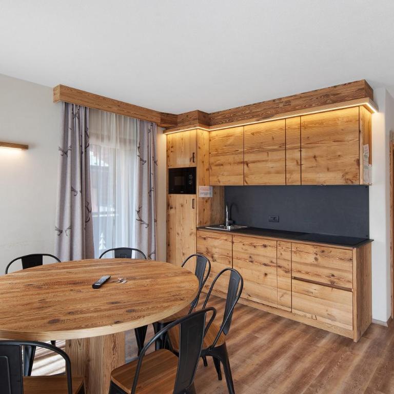 Chalet Leur Gusja Golp Quadrilocale - Appartamento Premium con 3 Camere da Letto e Balcone - 4