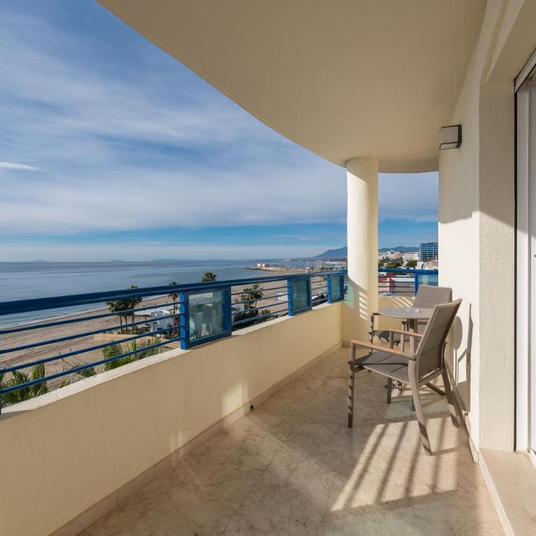 Apartamento Marbella Playa - Three-Bedroom Premium Apartment with Balcony - 1
