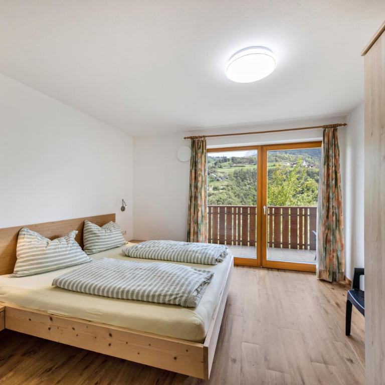 Tschafon Oberparnaihof - Two-Bedroom Deluxe Apartment with Garden View - 2