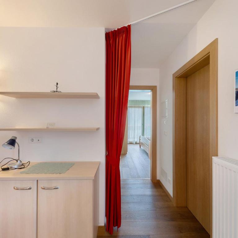 Obertrisaierhof Wohnung Deluxe 5 - Deluxe-Apartment mit 2 Schlafzimmern und Gartenblick - 17