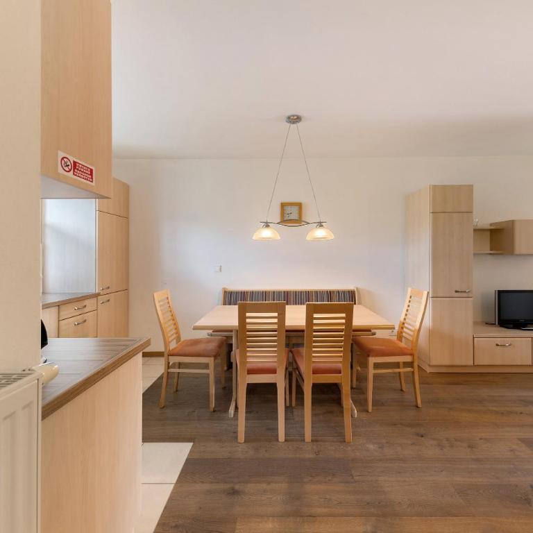 Obertrisaierhof Wohnung Deluxe 5 - Deluxe-Apartment mit 2 Schlafzimmern und Gartenblick - 13