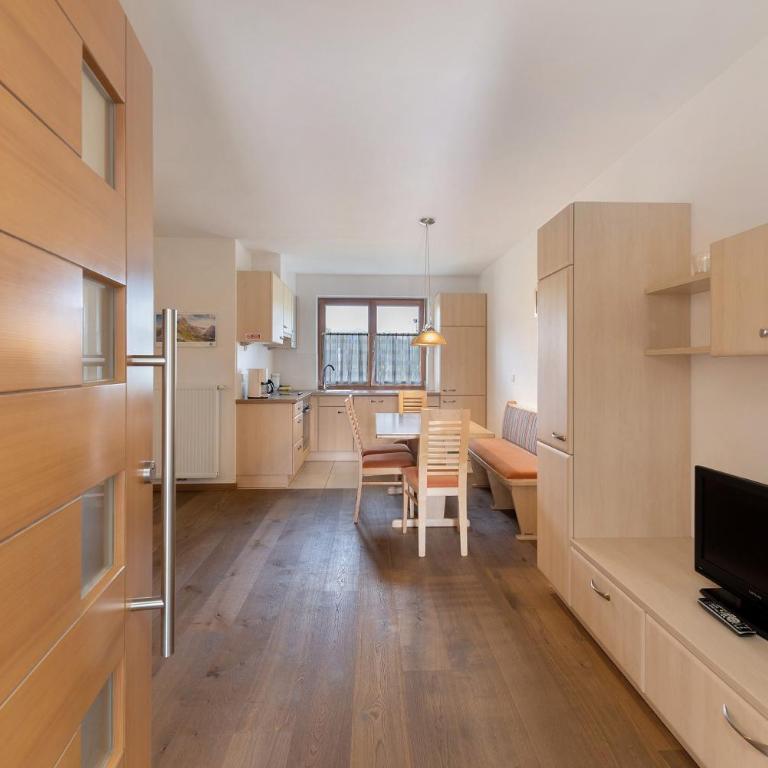 Obertrisaierhof Wohnung Deluxe 5 - Deluxe-Apartment mit 2 Schlafzimmern und Gartenblick - 20