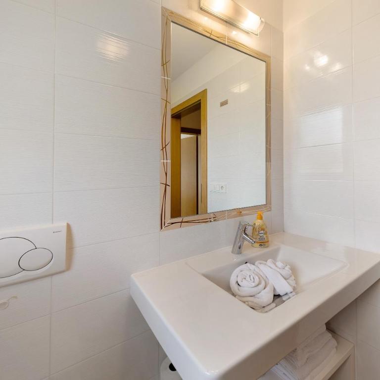 Obertrisaierhof Wohnung Deluxe 5 - Deluxe-Apartment mit 2 Schlafzimmern und Gartenblick - 19