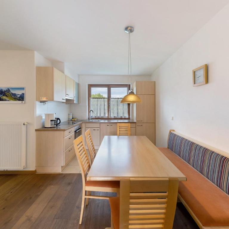 Obertrisaierhof Wohnung Deluxe 5 - Deluxe-Apartment mit 2 Schlafzimmern und Gartenblick - 11