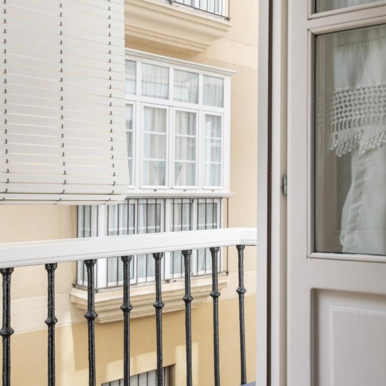 Alojamientos Cadiz Sol 1 Izquierda - Apartamento Premium de 3 dormitorios con balcón - 19
