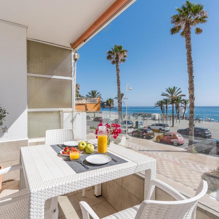 Primera Linea de Playa La Herradura - Apartamento Deluxe de 2 dormitorios con vistas al mar - 1