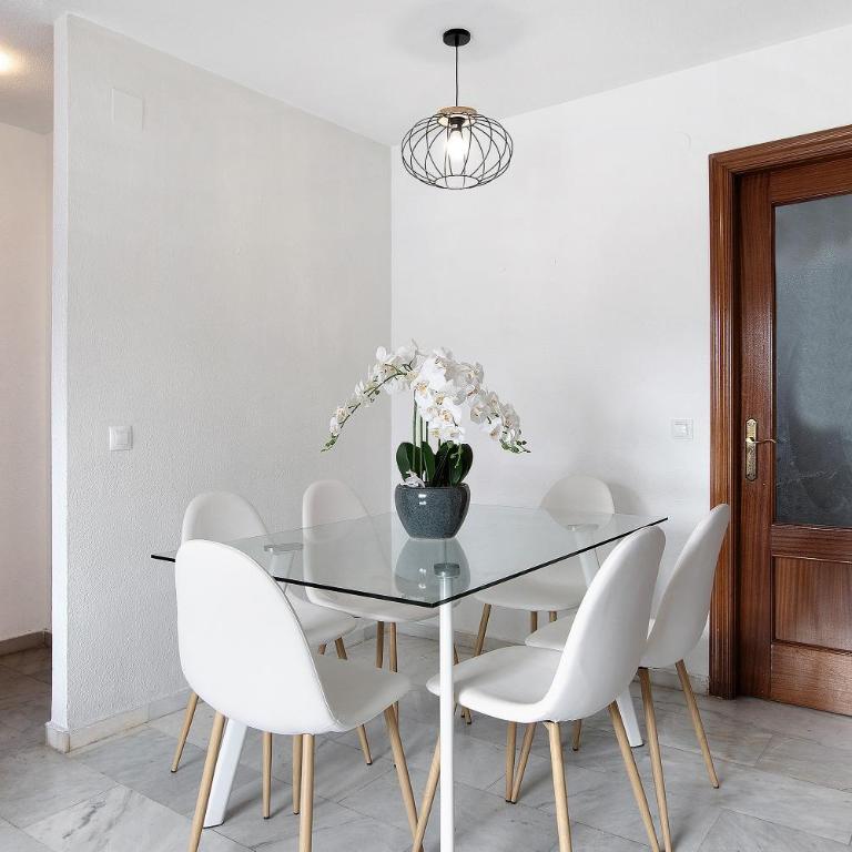 Atico Dúplex en Málaga - Three-Bedroom Apartment with Mountain View - 7