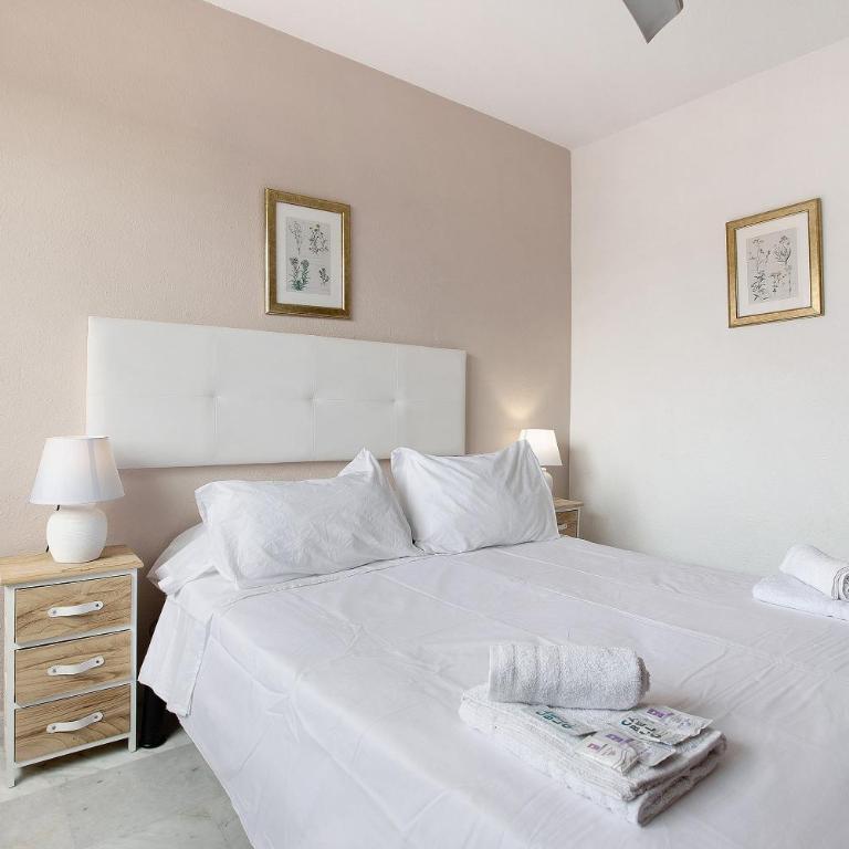 Atico Dúplex en Málaga - Three-Bedroom Apartment with Mountain View - 18