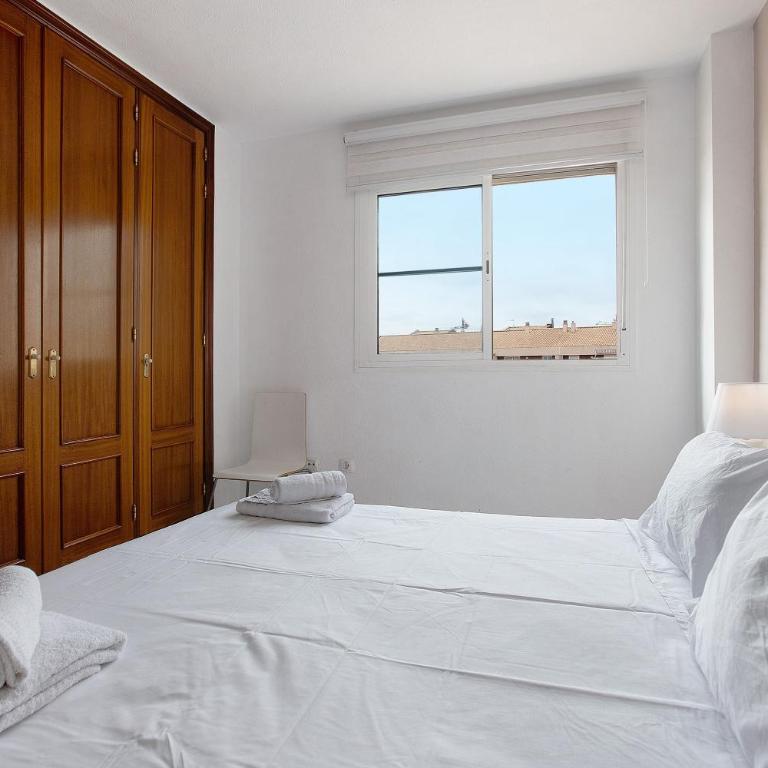 Atico Dúplex en Málaga - Three-Bedroom Apartment with Mountain View - 22