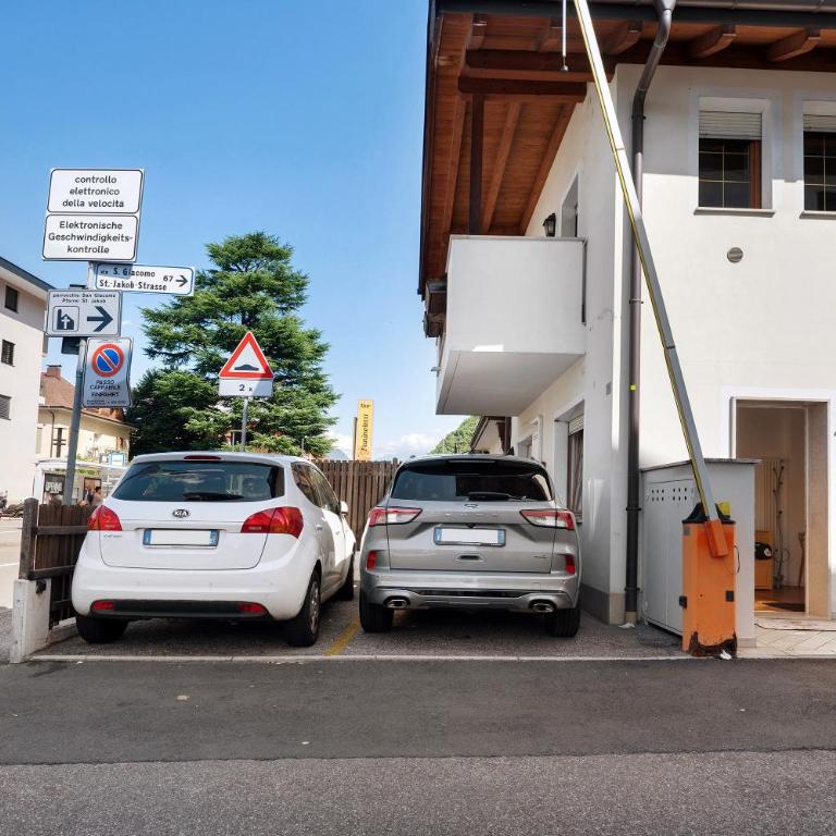 Honey Home With Parking - Superior Apartment with City View - 21