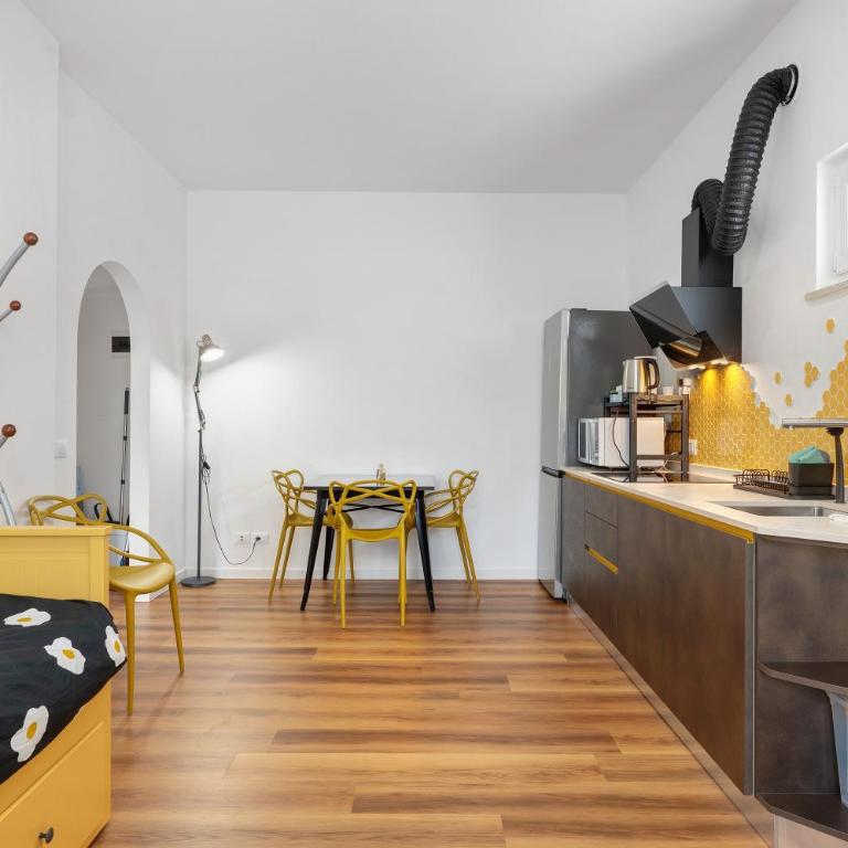 Honey Home With Parking - Superior Apartment with City View - 6