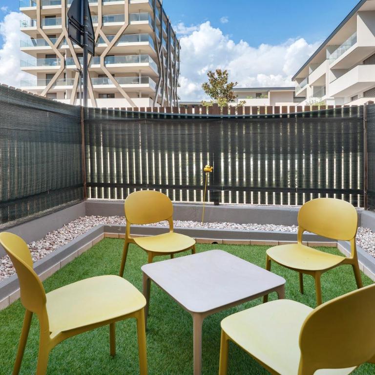 Honey Home With Parking - Superior Apartment with City View - 1