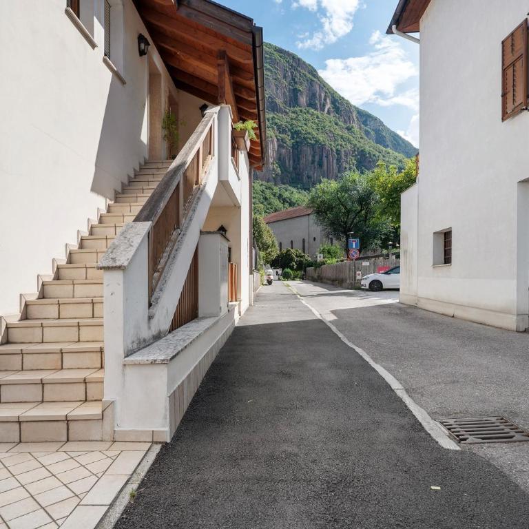 Honey Home With Parking - Superior Apartment with City View - 23