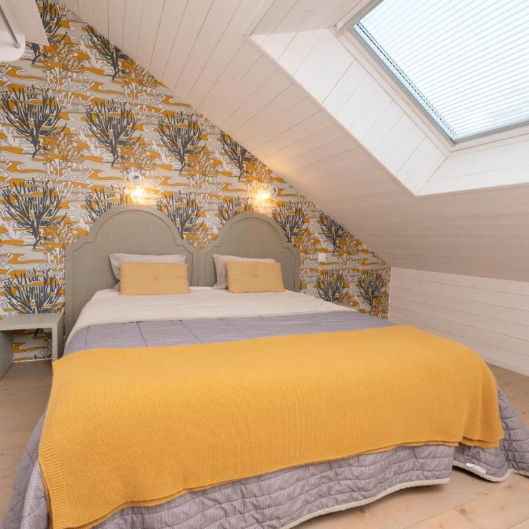 La Maison bleue Domainedecolomban - Two-Bedroom House - 21